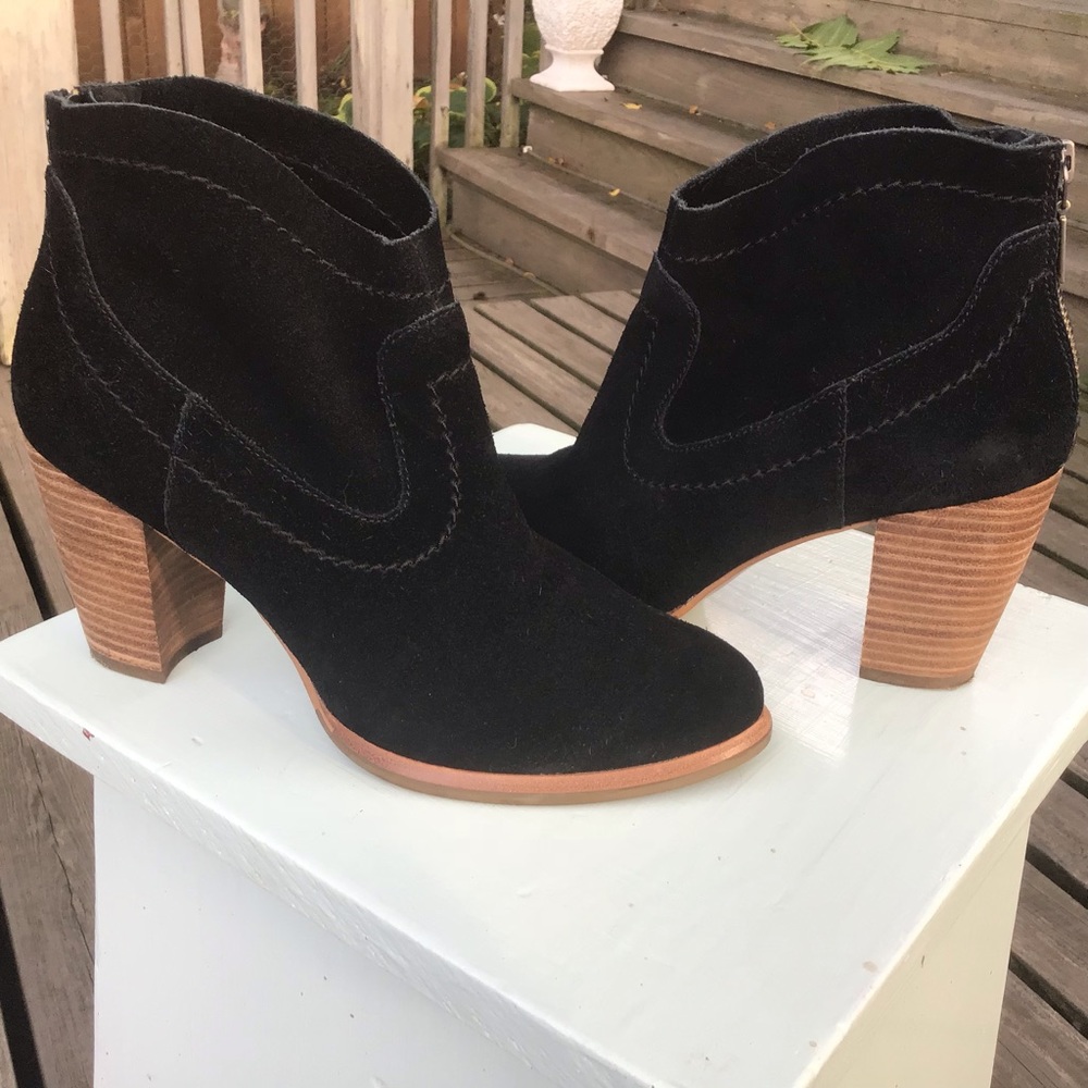 Ugg🖤Black Suede Bootie